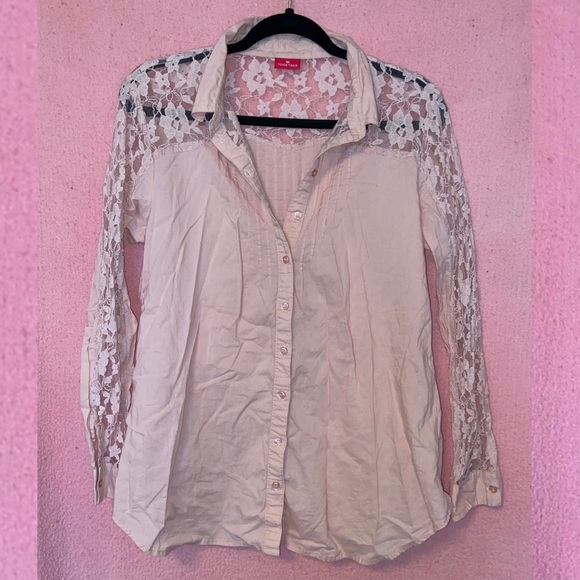 🧚🏻‍♂️2 for 22$🧚🏻‍♂️pink lace button-down shirt - Picture 1 of 7